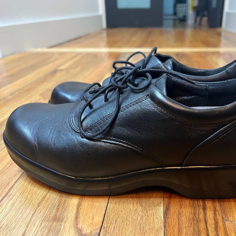 Women's APEX Conform Classic Oxford Dress Shoe - Black